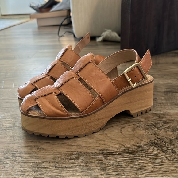 Shoes - LAST CALL! Kelsi dagger fisherman platform